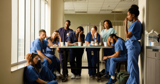 Santé mentale en entreprise dans le secteur de la santé : une pression devenue systémique