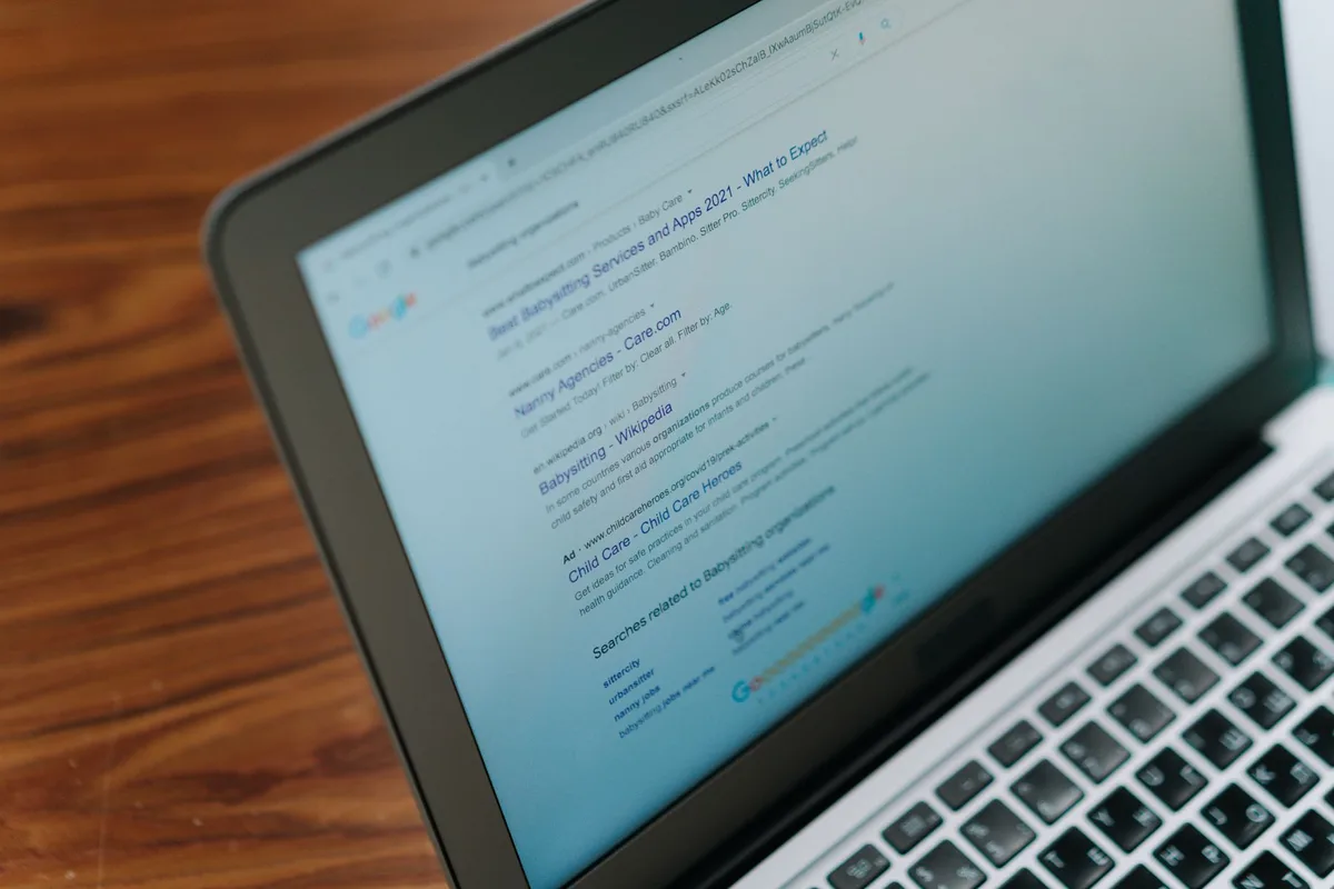 Résultats de recherche affichant des avis et notes d'entreprise