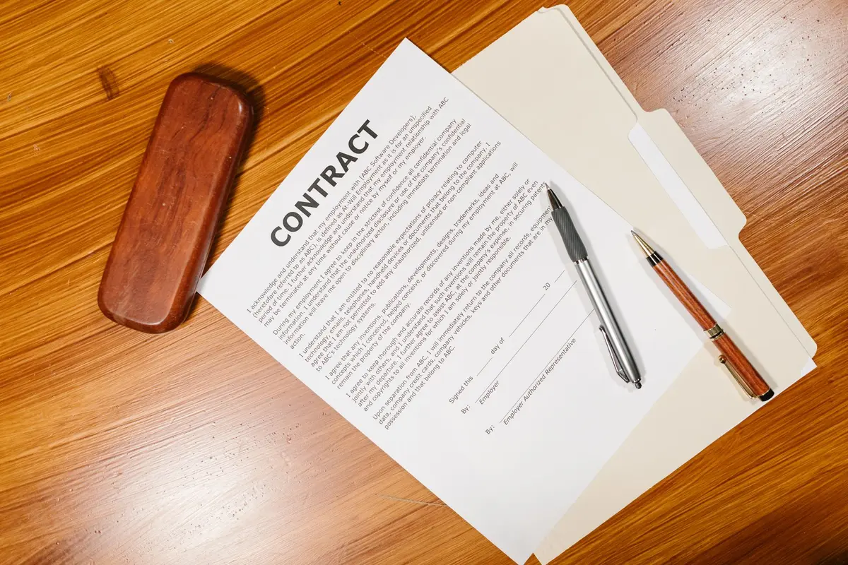 Documents importants pour contester une amende : contrat, preuves de restitution et correspondances