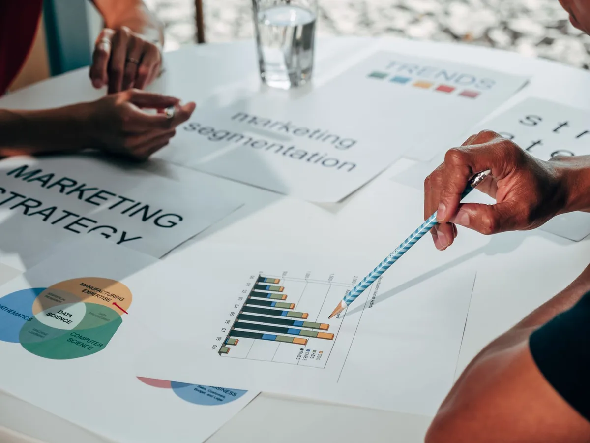 Tableau de bord montrant une segmentation de contacts par valeur et potentiel commercial