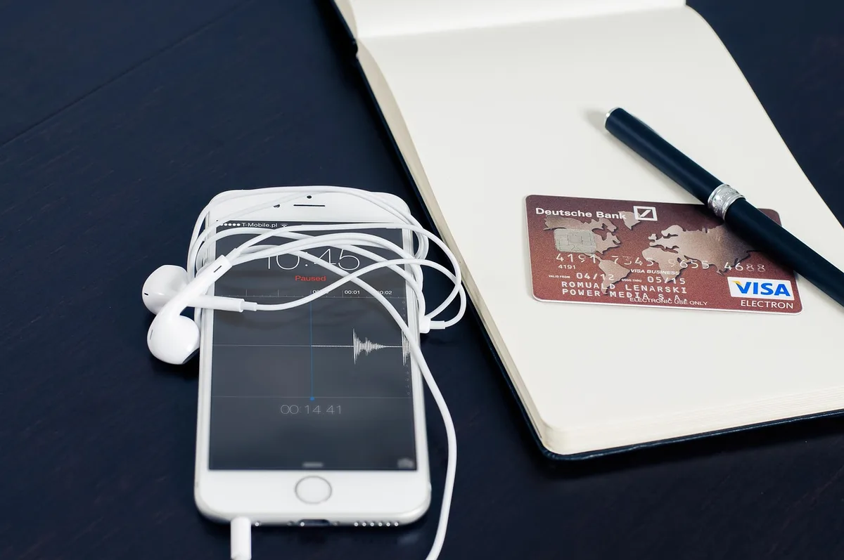 Ordinateur portable affichant un paiement en ligne d'impôt