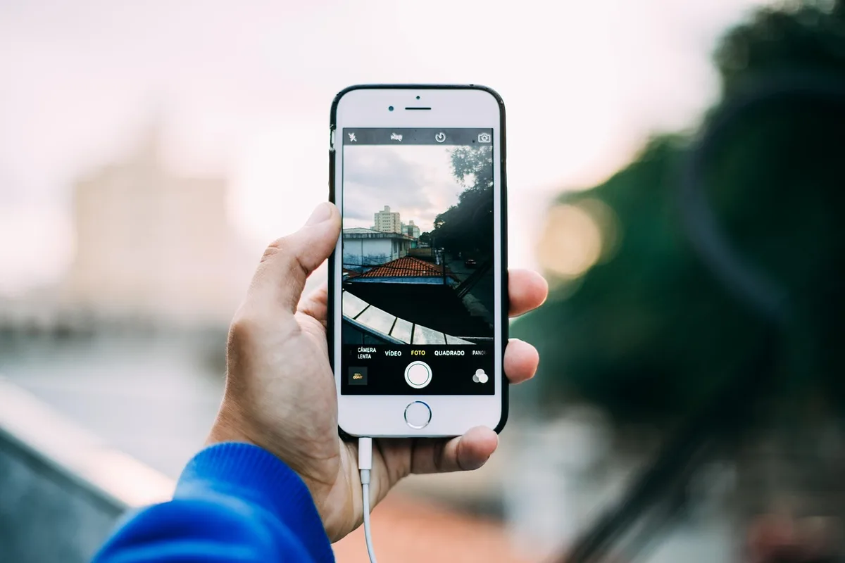 Formulaire de paiement optimisé sur smartphone avec boutons de paiement rapide